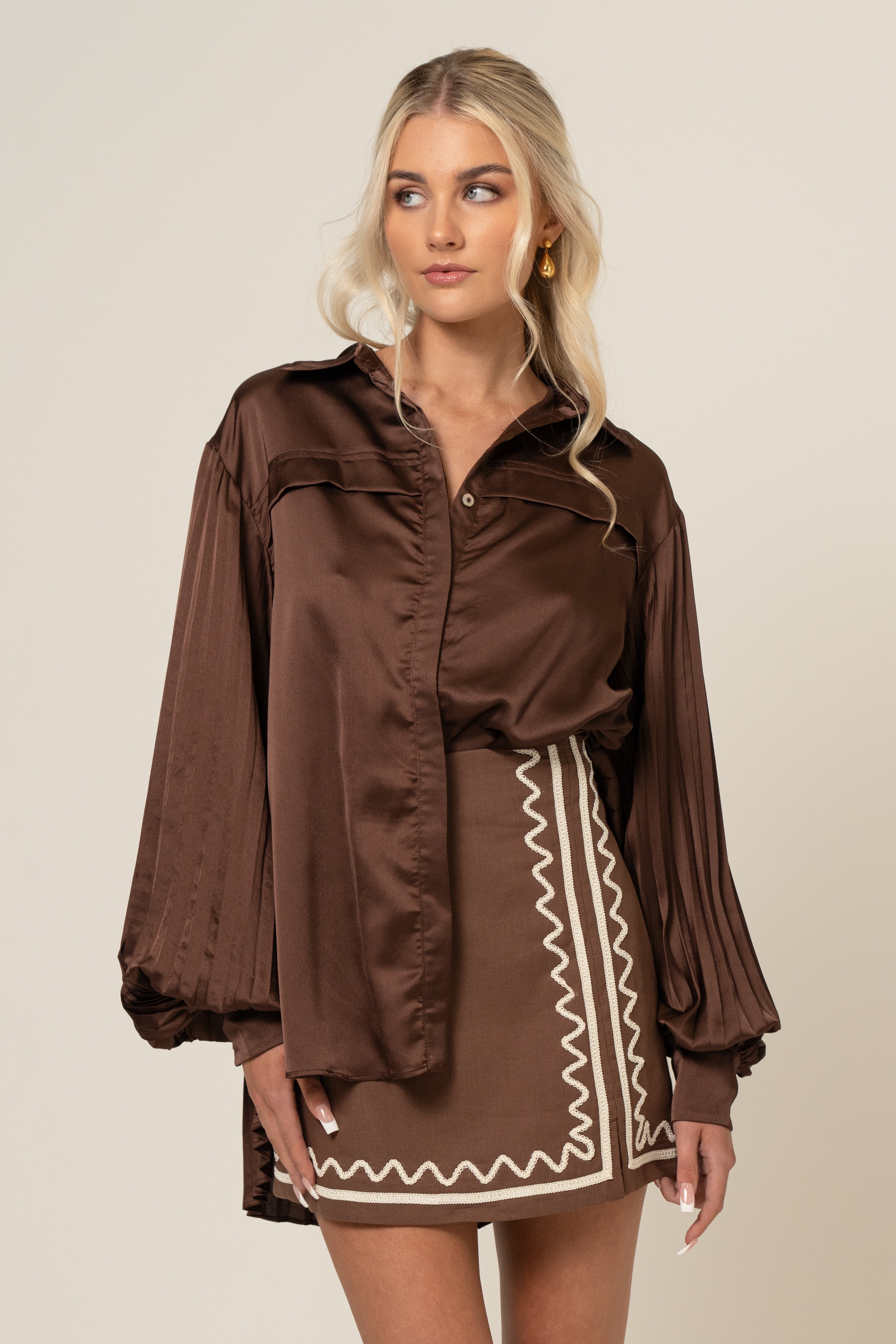 Sophia Pleated Back Long Sleeve Shirt - Chocolate