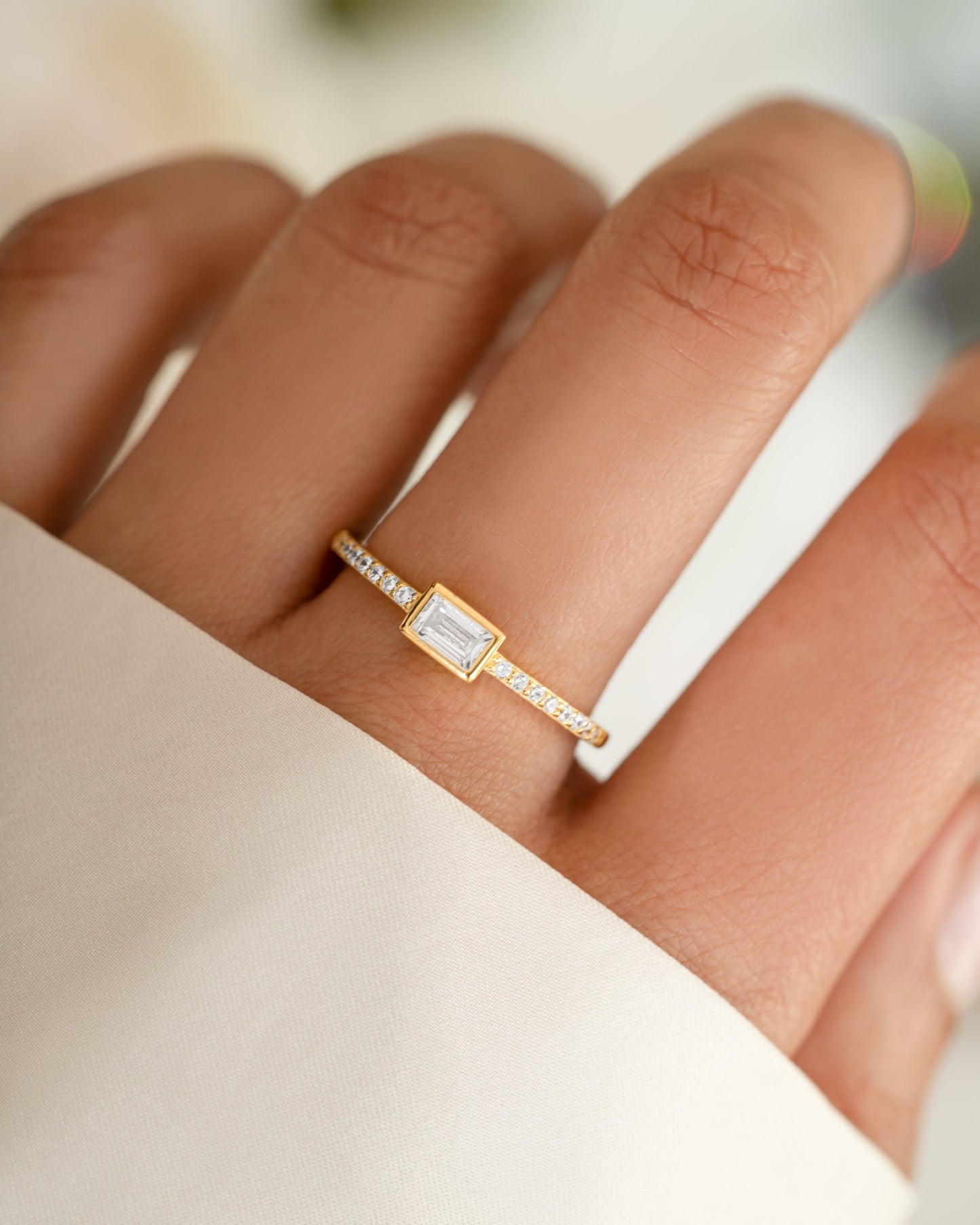 Baguette Ring w Pavé Band
