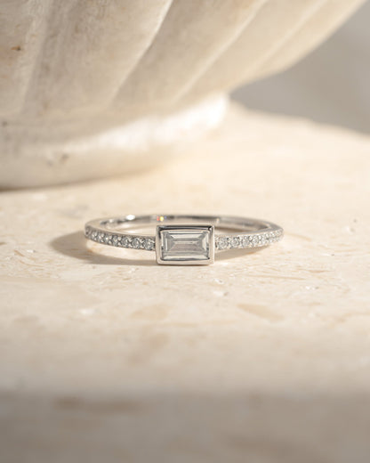 Baguette Ring w Pavé Band
