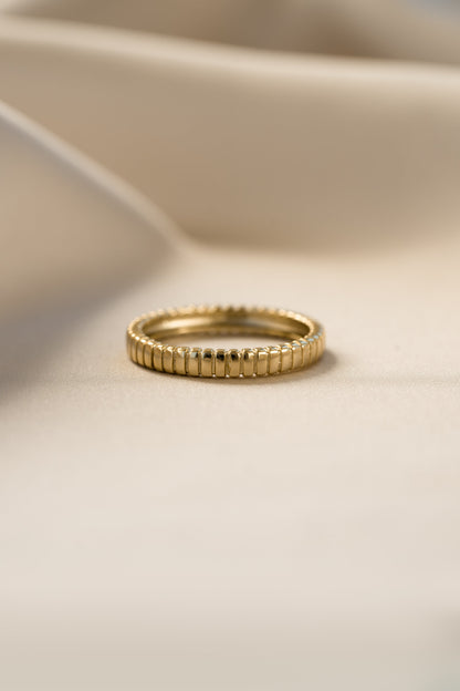 Dainty Fluted Ring