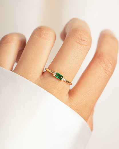 Emerald Simple Baguette Ring